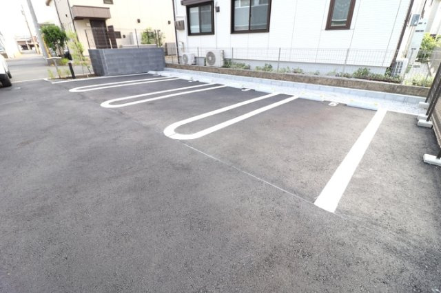 Coｍfort yuuyaの駐車場