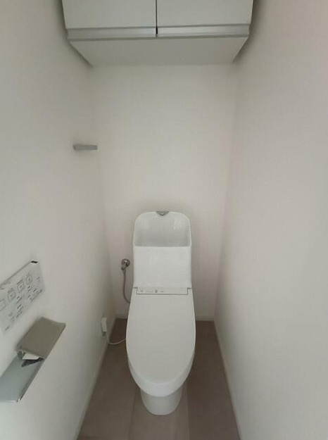 調布市上石原３丁目の賃貸マンションのトイレ