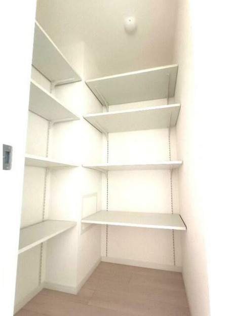 調布市上石原３丁目の賃貸マンションの収納
