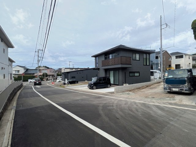 新築戸建　沼津市西熊堂第3　全5棟　2号棟の前面道路含む現地写真