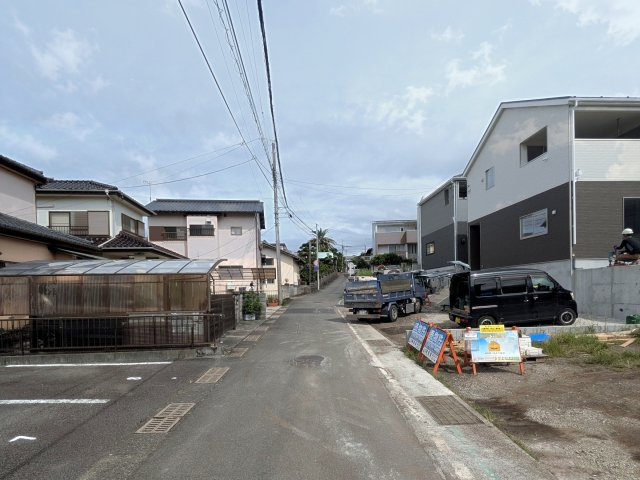 新築戸建　沼津市西熊堂第3　全5棟　4号棟の前面道路含む現地写真