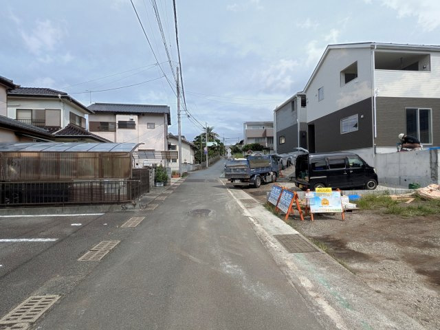新築戸建　沼津市西熊堂第3　全5棟　4号棟の前面道路含む現地写真