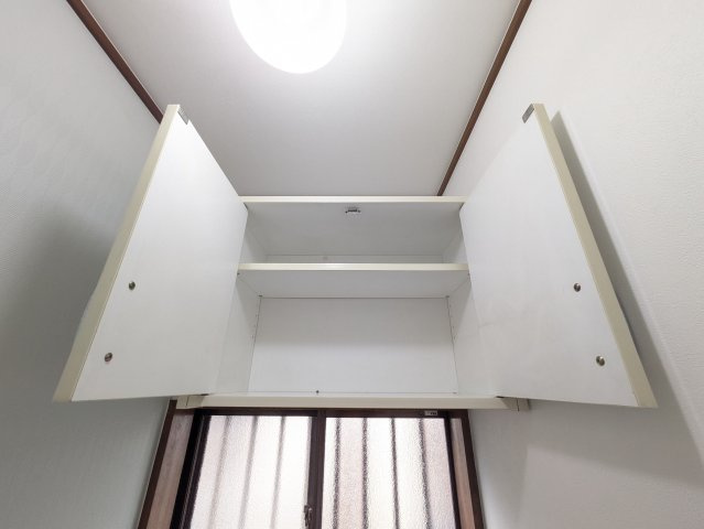 テラスハウス小泉の収納|トイレの収納スペースです。
