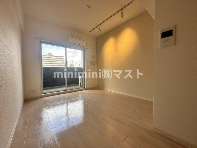 大阪市福島区鷺洲２丁目の賃貸マンションの居間・リビング