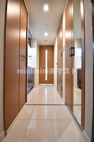 大阪市西区京町堀２丁目の賃貸マンションの玄関