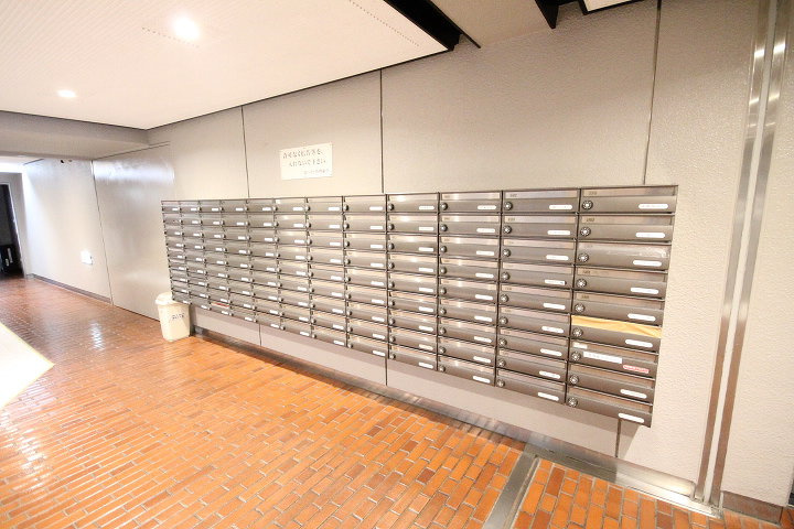 日商岩井栄ハイツ 201・204・901のエントランス