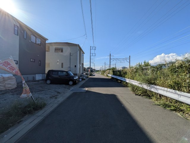 沼津市大諏訪第８　全２棟　１号棟の前面道路含む現地写真