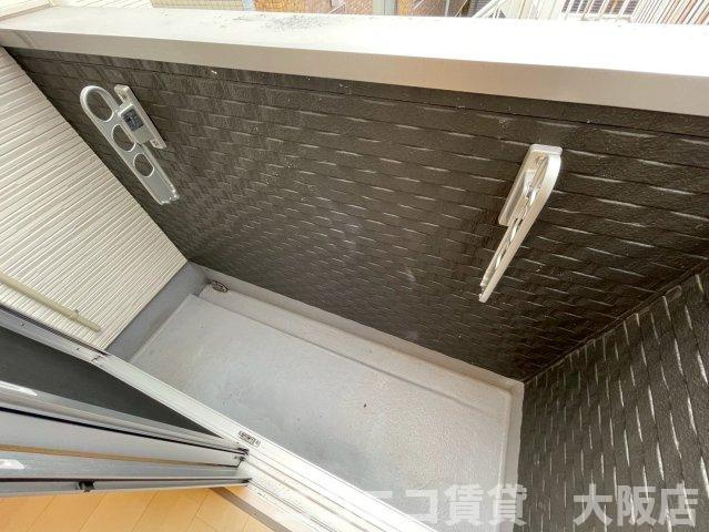 東大阪市岩田町５丁目のアパートのバルコニー