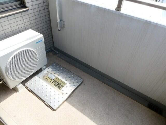ヒルズ池尻東山公園のバルコニー|バルコニーからの眺めを楽しみながら食事をしませんか