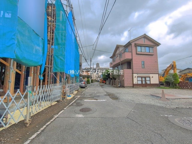 『八王子市新築戸建て』八王子市元横山町3-12-20【仲介手数料無料】　１期の前面道路含む現地写真|～仲介手数料無料☆八王子ひなた不動産～八王子市元横山町　新築戸建て
