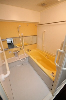 日商岩井栄ハイツ 201・204・901の浴室