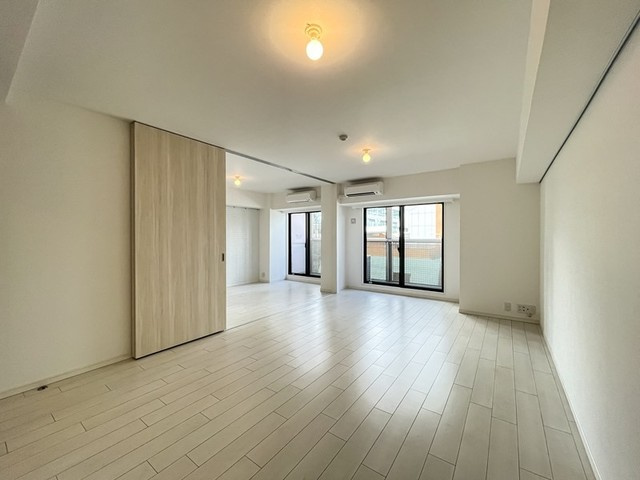 パーク・アヴェニュー神南の居間・リビング|※写真は同タイプ住戸です。