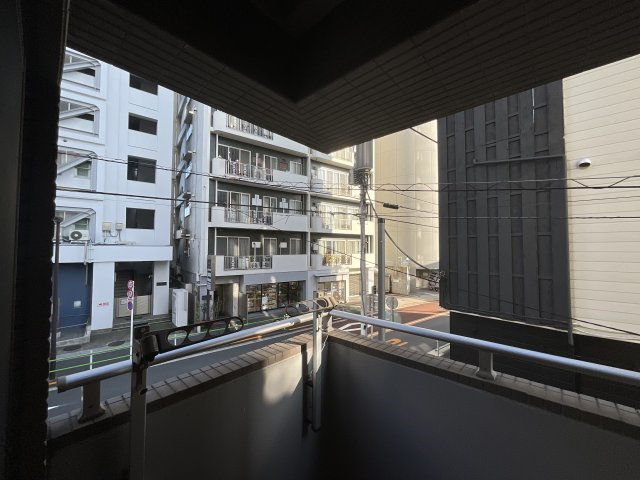グラーサ西麻布のバルコニー|陽当たり良好なバルコニーです