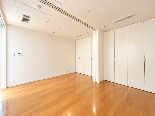 M.M TOWERS FORESIS R棟の洋室