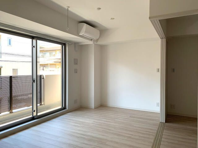 モンテカーサ三軒茶屋の居間・リビング|こちらの居間で趣味の時間をお楽しみください