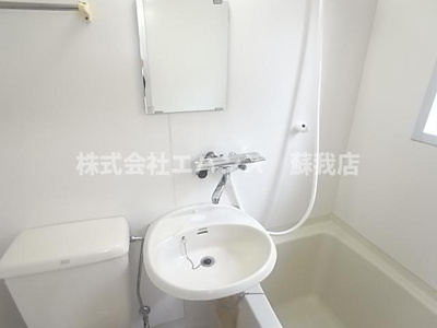 【洗面所】 | ビレッジ大巌寺 | スペースが確保できる洗面所です