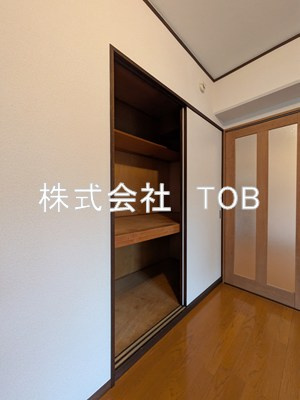 【収納】 | カーザ・エッチェルサ世田谷 | 洋室5.8帖①　収納