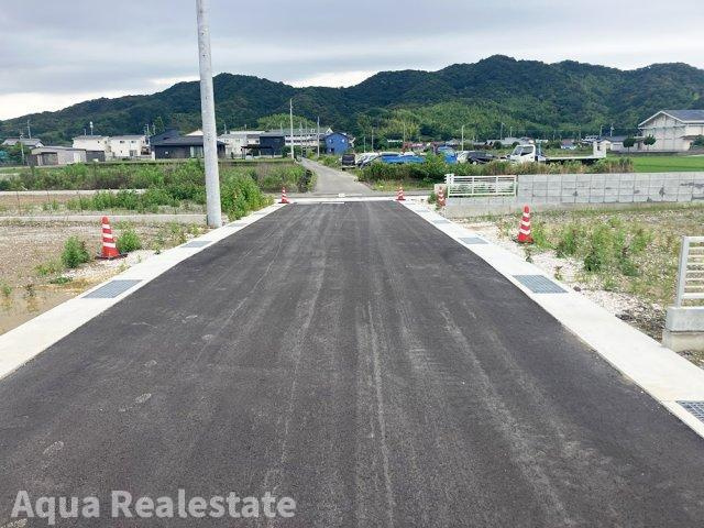 オール電化デザイナーズハウス徳島市丈六町建売③の前面道路含む現地写真|前面道路含む現地写真です