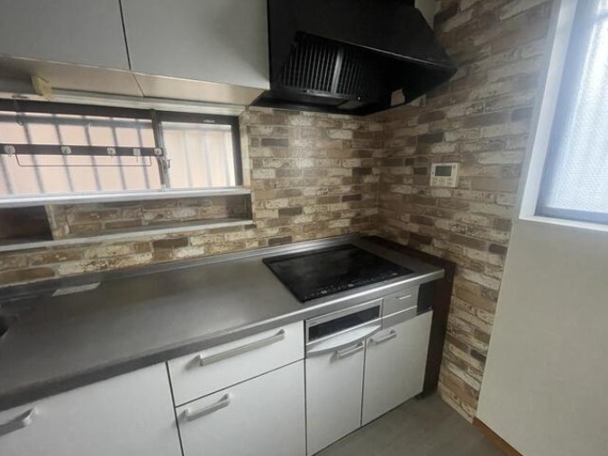 知多郡美浜町河和台2丁目　中古戸建のキッチン|キッチンでお料理をお楽しみください