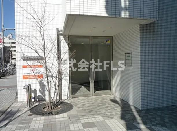 北区赤羽２丁目の賃貸マンションのエントランス