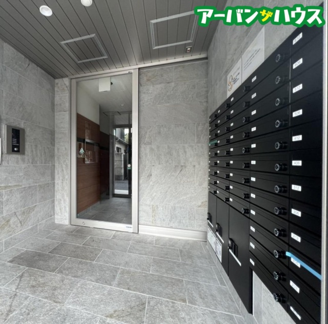 GRAND HILLS東古松のエントランス