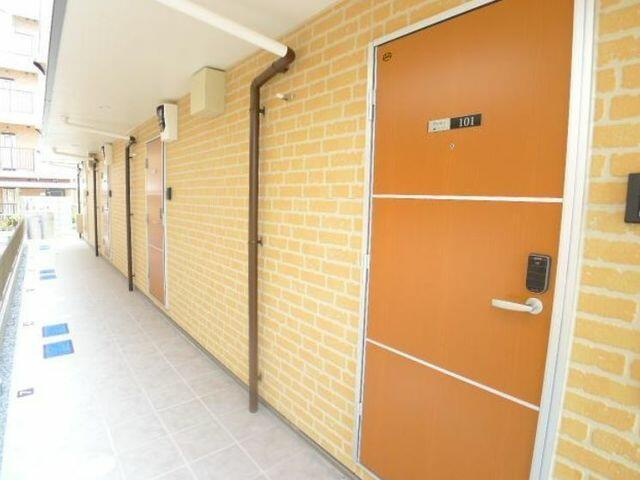 ベルメント陣屋前Ａ棟の玄関