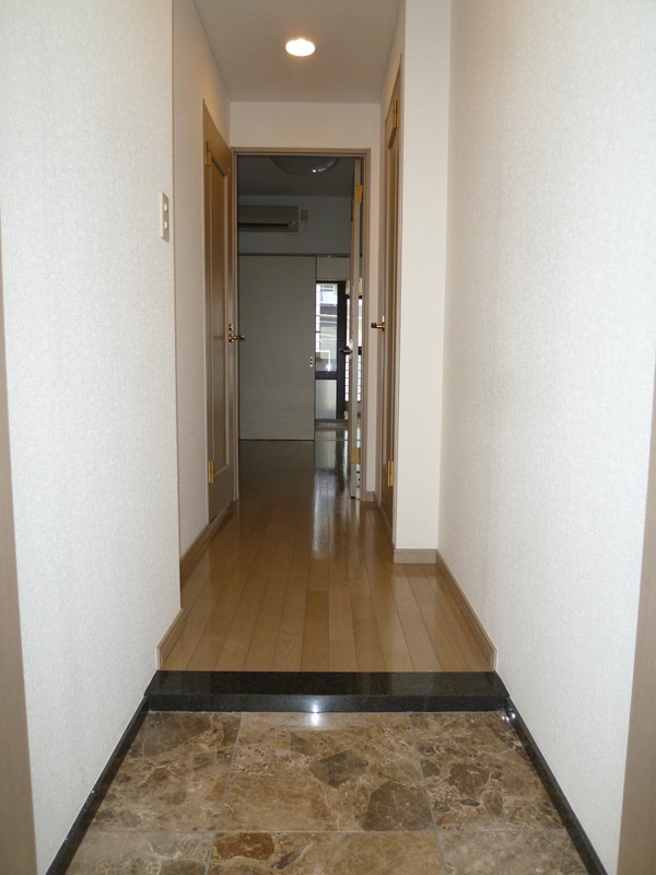 アエリア南青山の玄関