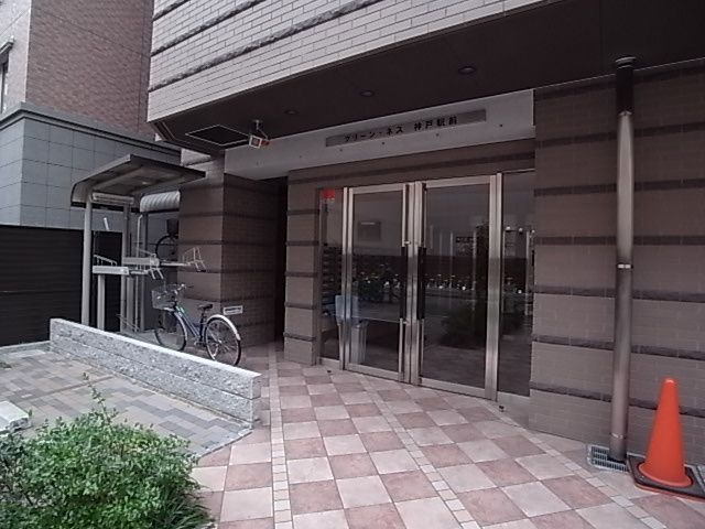 グリーン・ネス神戸駅前のエントランス
