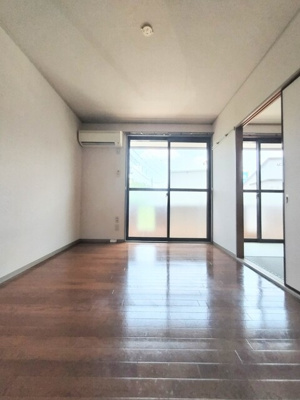 窓が大きく明るいお部屋☆