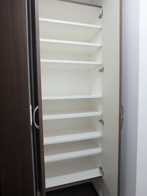 下駄箱があり、玄関がスッキリします★