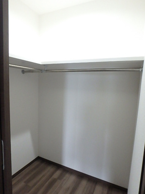 荷物の多い方も安心のウォークインクローゼット☆