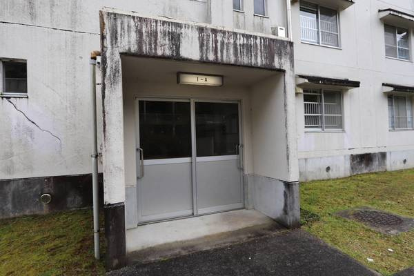 ビレッジハウス山岡2号棟のエントランス