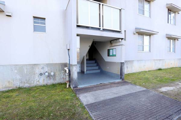 ビレッジハウス長島第二1号棟のエントランス