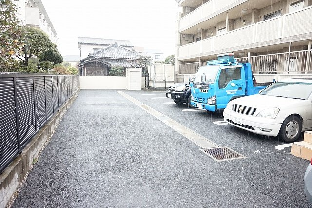 ベルメゾンの駐車場