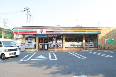 セブン-イレブン 八王子散田５丁目店まで700ｍ