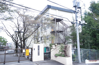 八王子市立椚田中学校まで450m