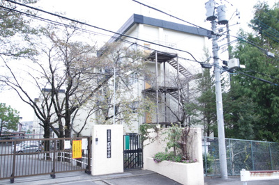 八王子市立椚田中学校まで450m