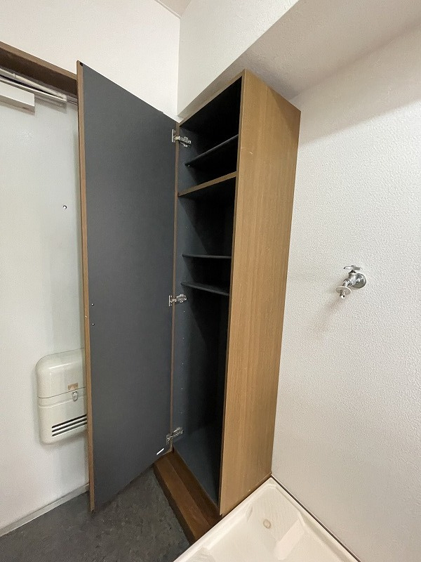 ロイヤル行徳の玄関