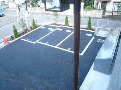 ★敷地内駐車場★（空き状況・使用料等詳細はご確認下さい）