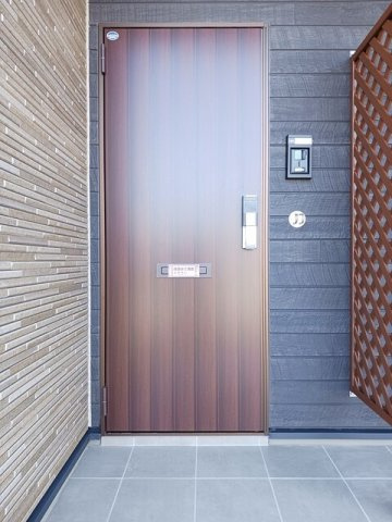 ヒカルサ清水八千代の玄関