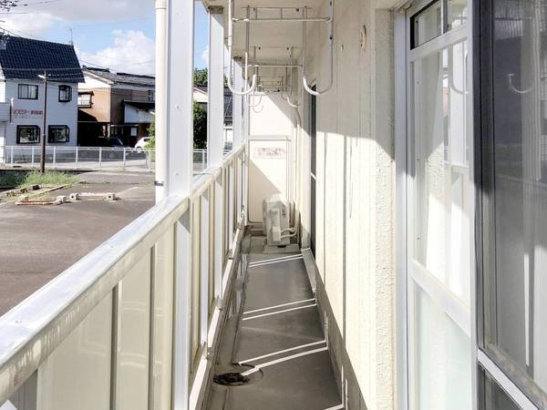 ビレッジハウス水橋1号棟のバルコニー|モデルルームの写真です
