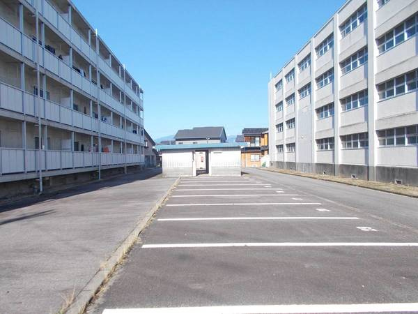 ビレッジハウス水橋1号棟の駐車場|駐車場完備です