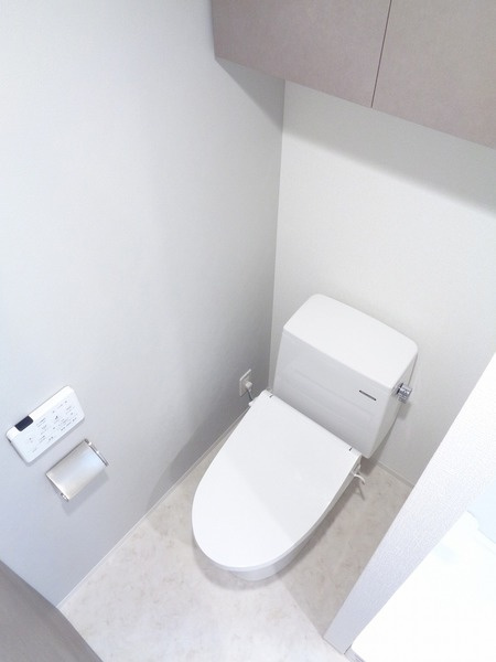 ＧＥＮＯＶＩＡ西川口のトイレ|落ち着いた色調のトイレです