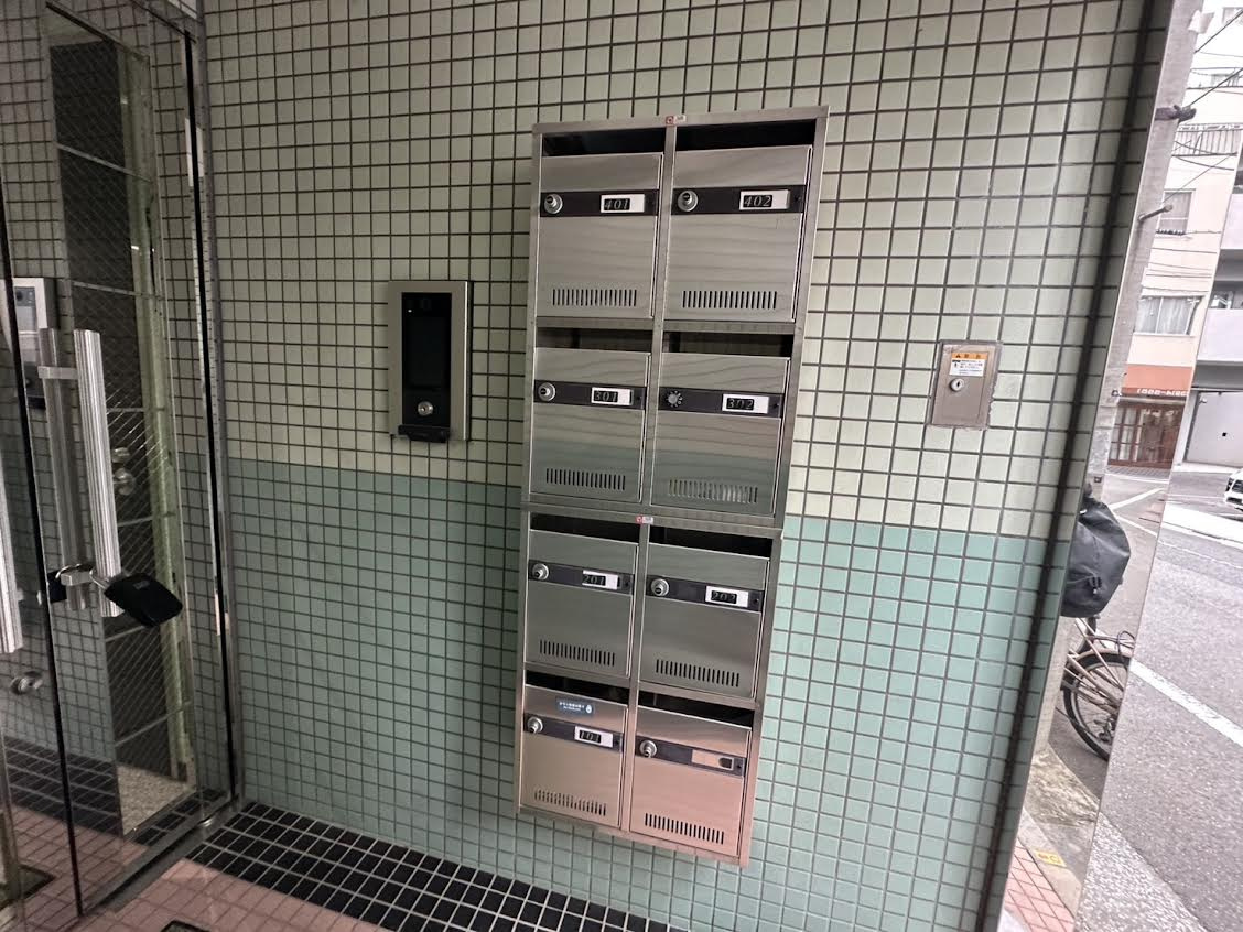 パレス内田2号館のロビー|建物の内部です