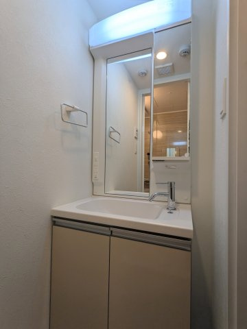 エルファーロ中野富士見町の洗面所|スペースが確保できる洗面所です