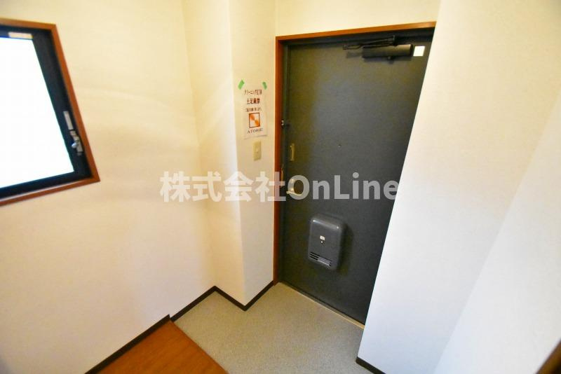 高井田西ハイツの玄関