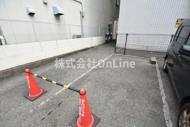 高井田西ハイツの駐車場