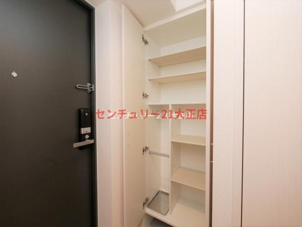 エスリード弁天町ベイコートの玄関
