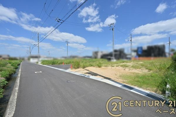 葛城市林堂の売地の前面道路含む現地写真