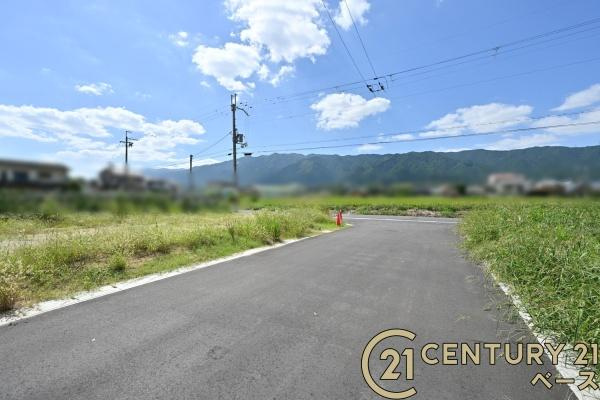 葛城市林堂の売地の前面道路含む現地写真